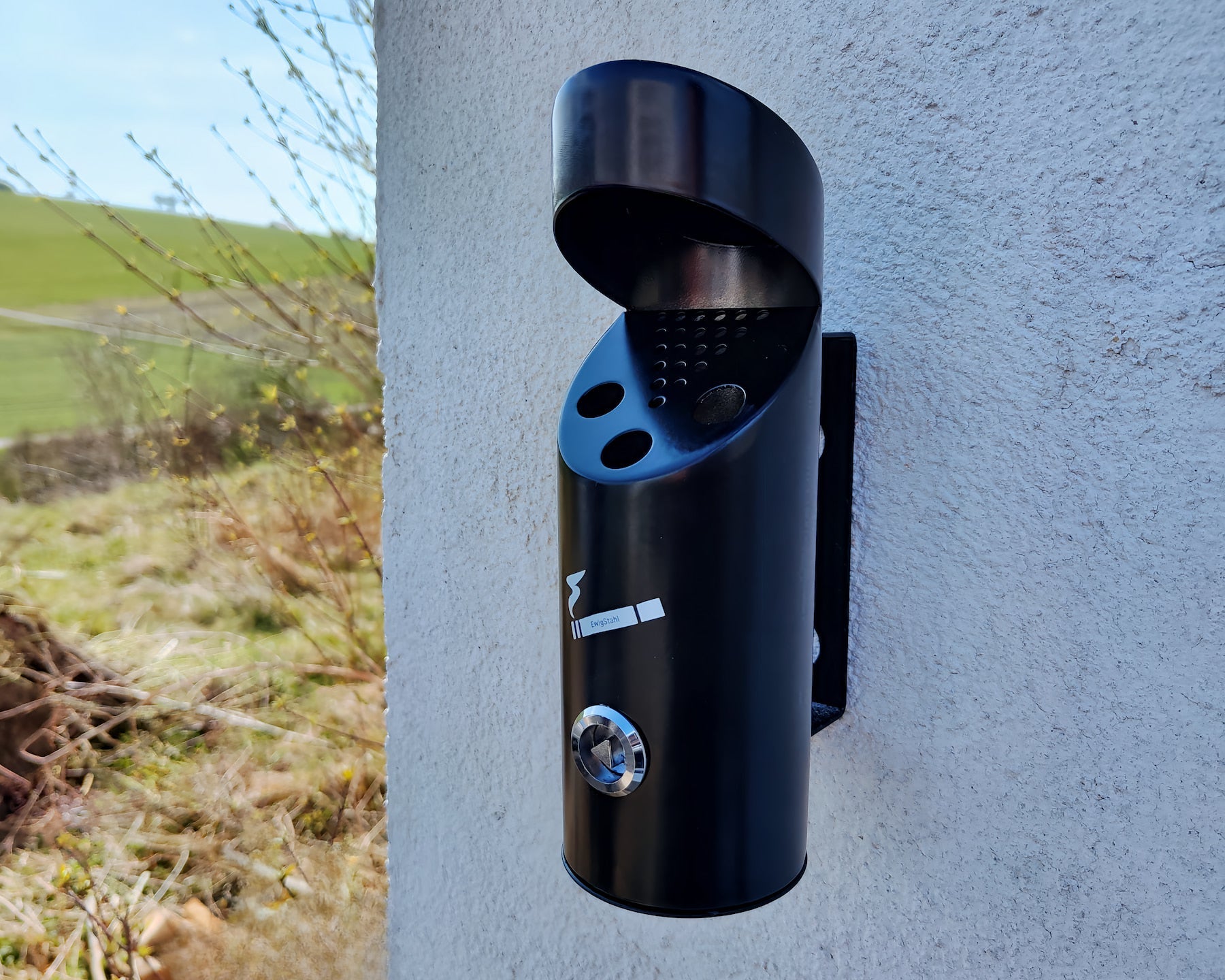 Aschenbecher für draußen – wetterfest & abschließbar – Wandaschenbecher Metall mit Deckel – groß, Outdoor, für Außenbereich, Gastronomie, Firma von EwigStahl – Meier Metalltechnik